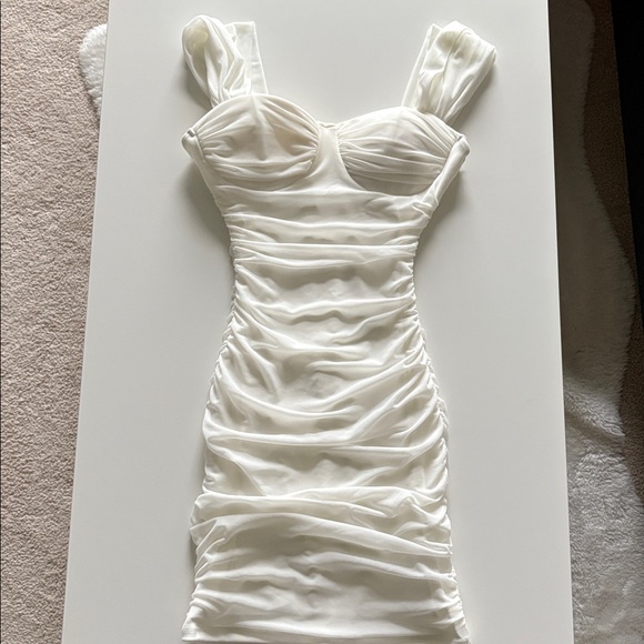 Windsor Dresses & Skirts - Windsor white bodycon mini dress size small EUC